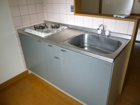 Kitchen. 2-neck with gas stove