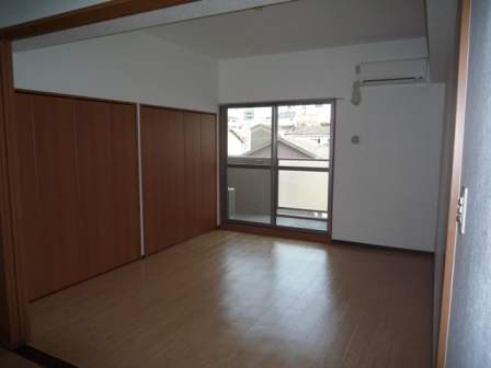 Living and room. Western-style 8 pledge
