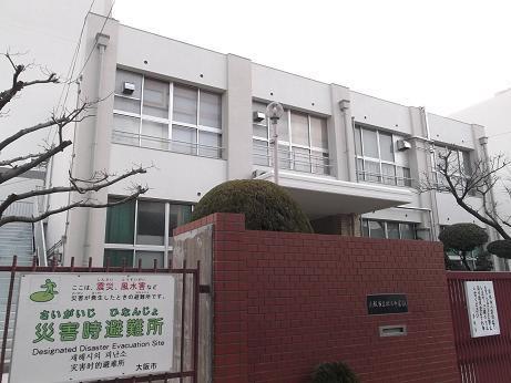 Junior high school. 999m to Osaka Municipal release junior high school