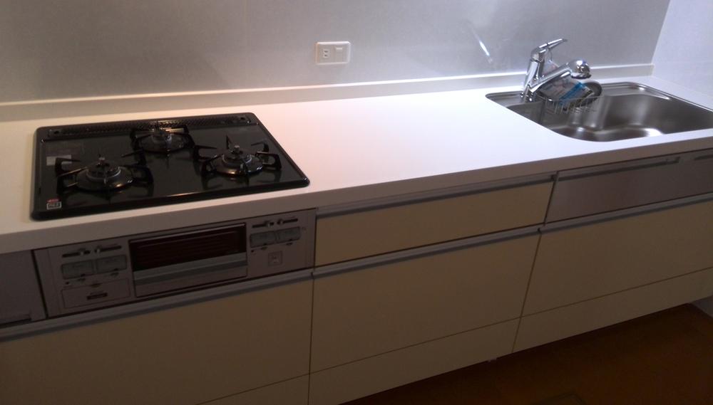 Kitchen. Easy-to-use system kitchen with a water purifier