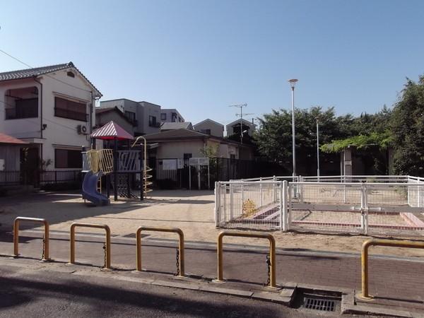 Other. Playground for children is located in the familiar