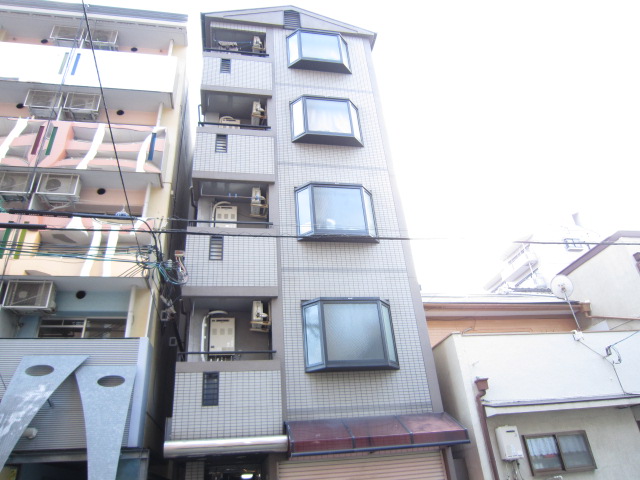 Building appearance. Its managed properties