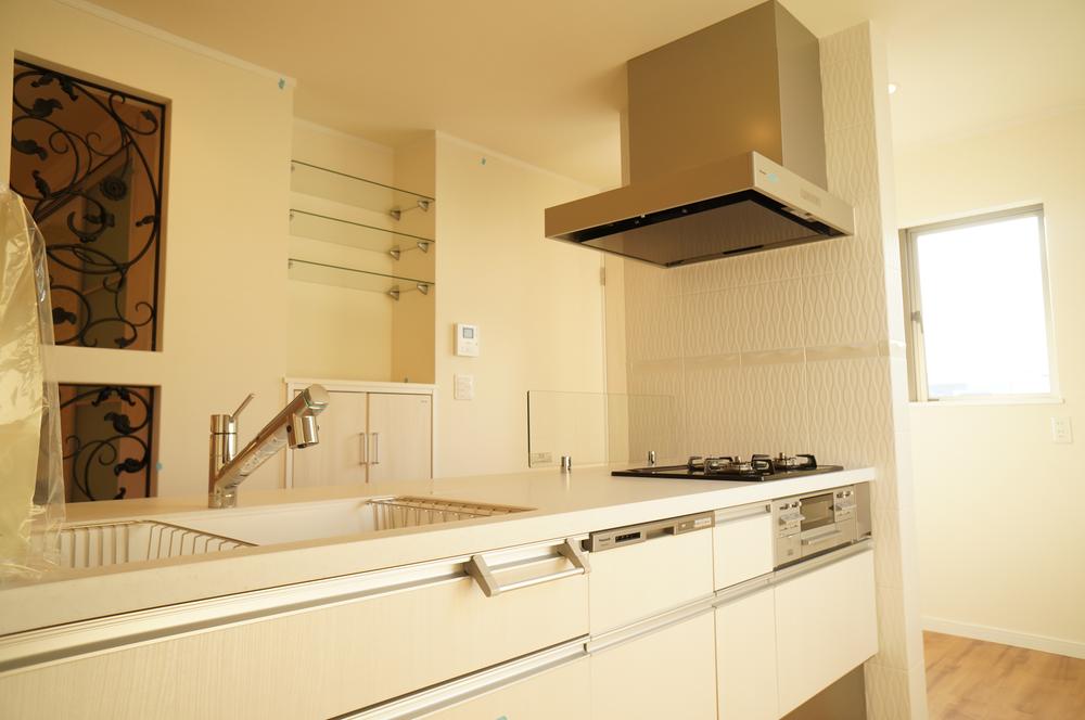 Building plan example (introspection photo). Since the counter kitchen, To be able to cook while watching the face of the family mom rejoice design. And children, Not try enjoying such as pastry making? , Neat also various equipment!