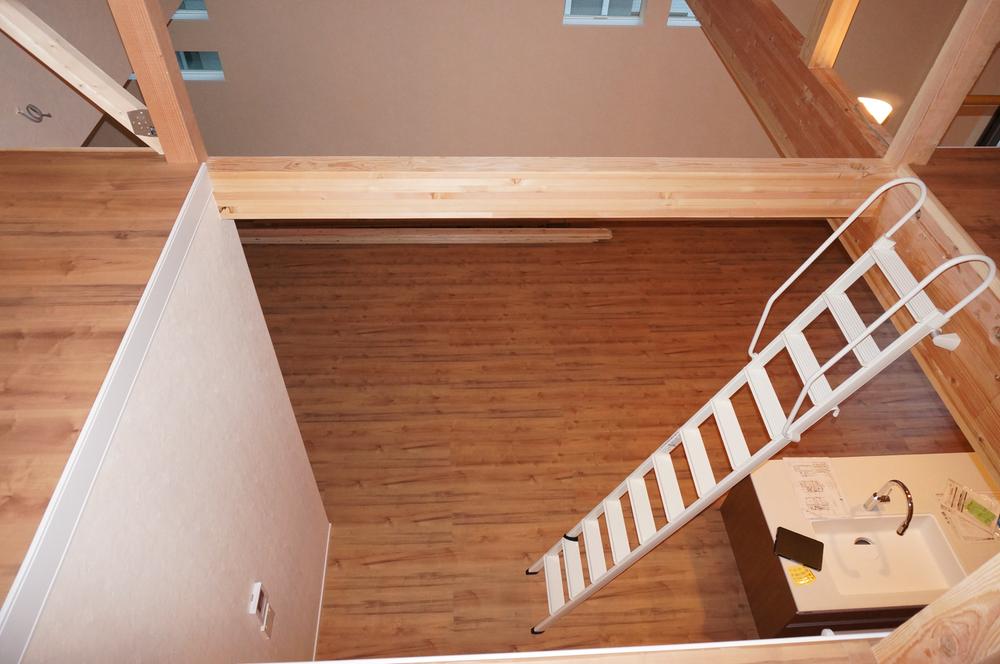 Building plan example (introspection photo). Because there is a loft on top of the kitchen, Even if a child is playing in the loft, Mom you are cooking is always perfect space for storage of luggage to be able to feel the children of sign use for each peace of mind season.