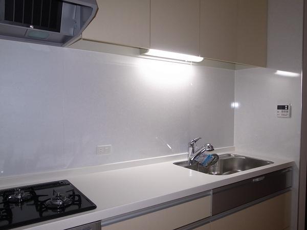 Kitchen. Family and counter kitchen with you and the conversation is lively ☆