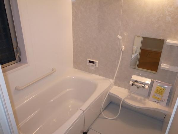 Bathroom. Spacious bathroom to heal fatigue of the day ☆