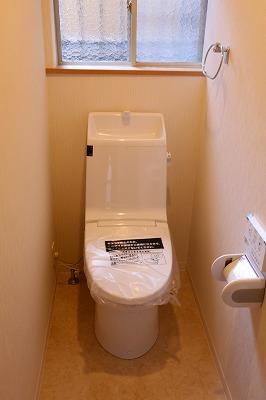 Toilet. Indoor (01 May 2014) Shooting