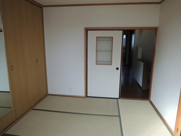 Non-living room. 3rd floor Japanese-style room 4.5 Pledge. There is a large full-length mirror in the CL. 