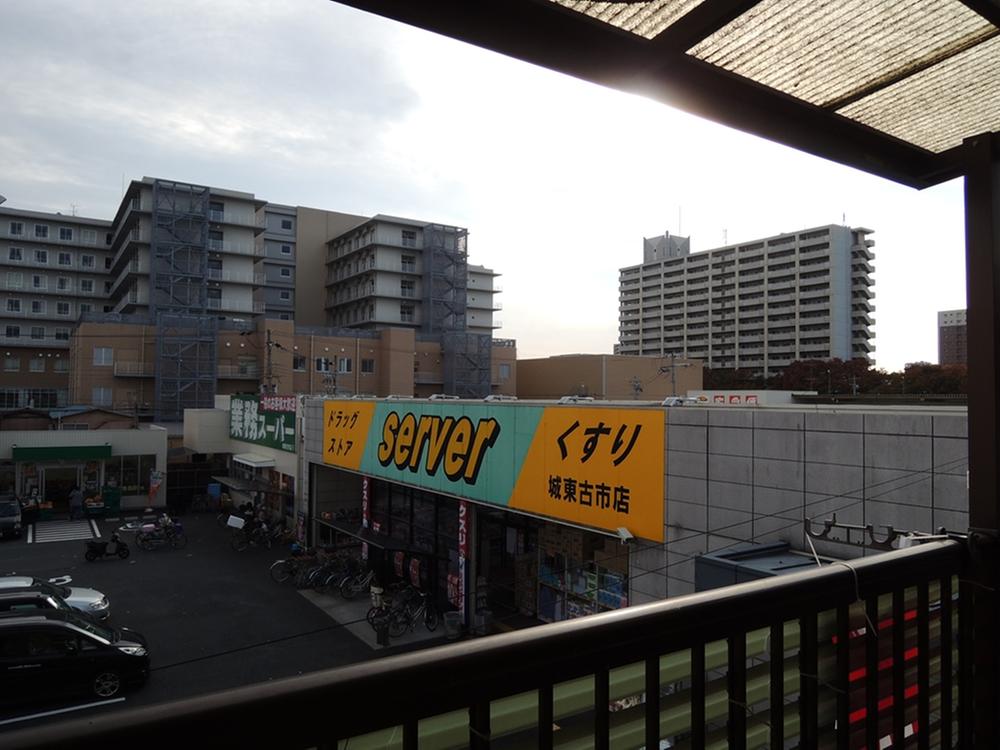 View photos from the dwelling unit. Back server. Shopping is also convenient. 