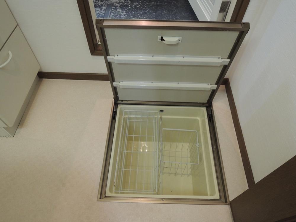 Wash basin, toilet. Underfloor Storage under the sanitary. detergent, It will put also put soap. 