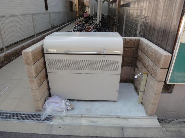 Other common areas. Dust box