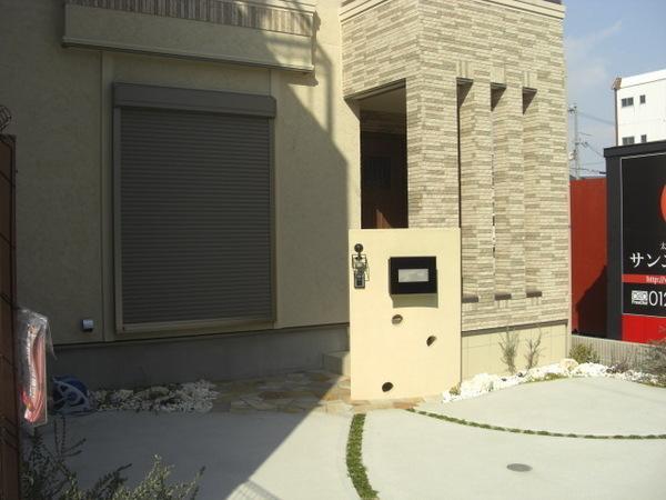 Other. Convenient parking space two possible even when the visitor