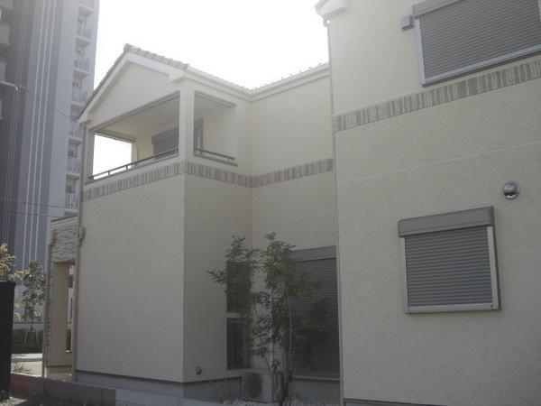 Other. Start a new life on the south-facing bright dwelling!