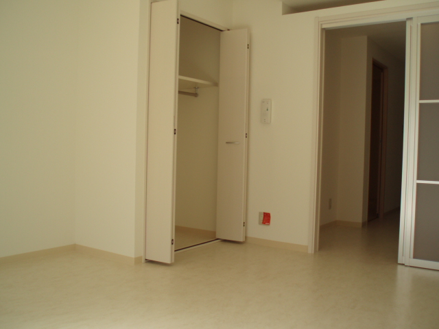 Living and room. Receipt / Western-style 12 Pledge