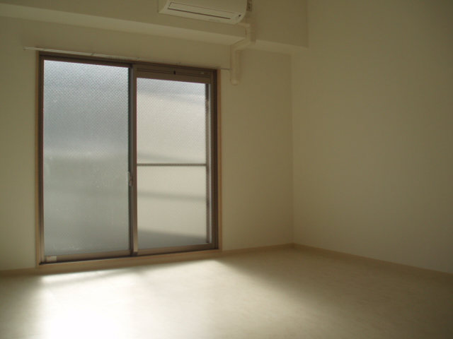 Living and room. Western-style 12 Pledge
