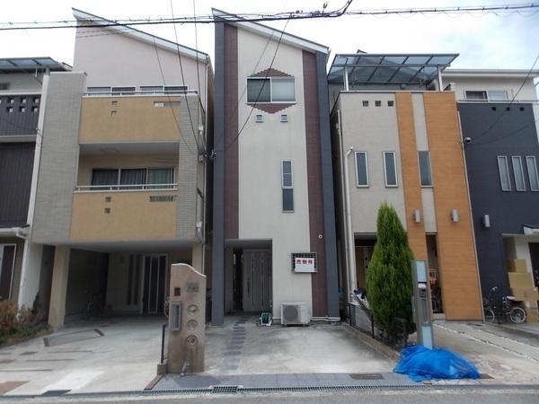 Local appearance photo. It is the residence of the stylish appearance