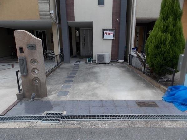 Parking lot. Convenient parking with space ☆ 