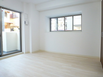 Living and room. 6.5 Pledge Western-style