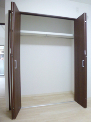Receipt. Large closet