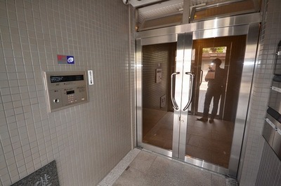 Other common areas. Entrance with auto-lock
