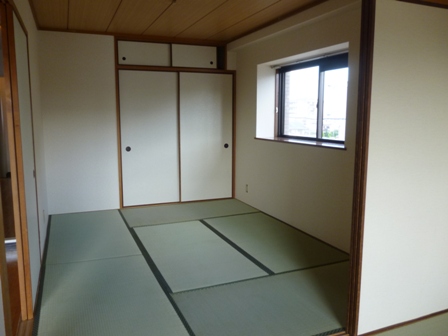 Living and room. Japanese-style room 6 tatami, With closet