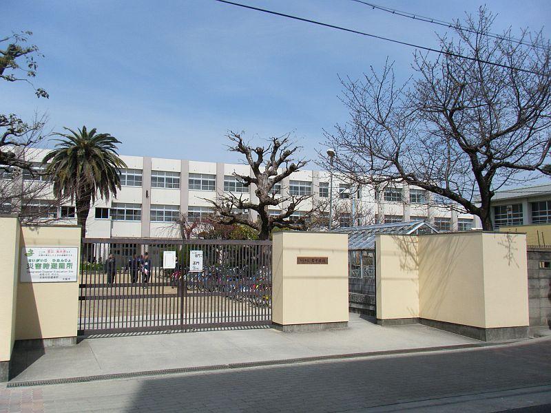 Junior high school. 295m to Osaka City Tatsusumire junior high school