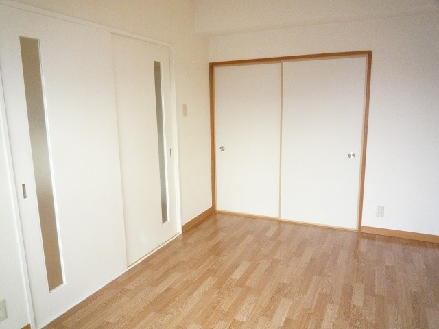 Living and room. Western-style 6 Pledge