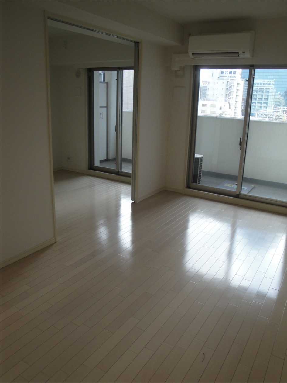 Living and room. A living room with a cleanliness of white keynote!