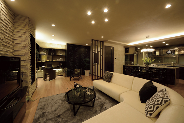 Living.  [living ・ dining] Space to be able to spend a good time to celebrate the reunion and guests of the family. Because there is a calm restful, It is likely to gather natural and human (B2 type model room)