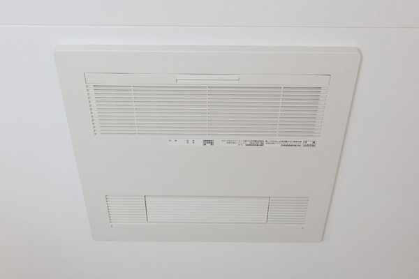 Bathing-wash room.  [Electric bathroom heater dryer] Ventilation, of course, Such as pre-heating and laundry drying, such as a convenient hot-air heating of, Multi-functional bathroom heating dryer has been adopted (same specifications)