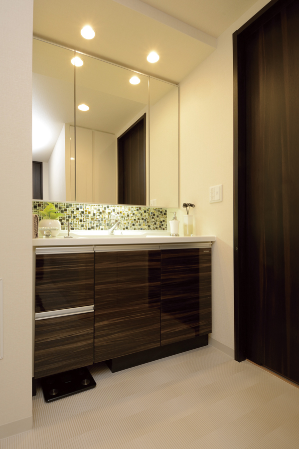 Bathing-wash room.  [Powder Room] As comfortably spend beautifully pretend time to start the day, Relaxed some space has been directed (B2 type model room)