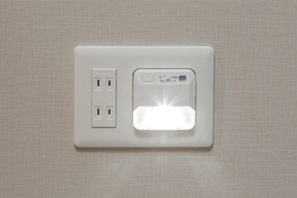 Other.  [Foot security lighting] The event of a power failure, of course, Darkening when the sensor detects light up to ensure the lights. It can also be used as a flashlight for emergency by removing (same specifications)