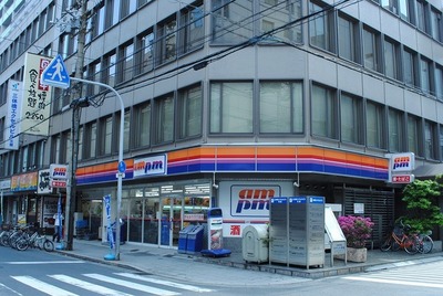 Convenience store. 200m to a convenience store (convenience store)