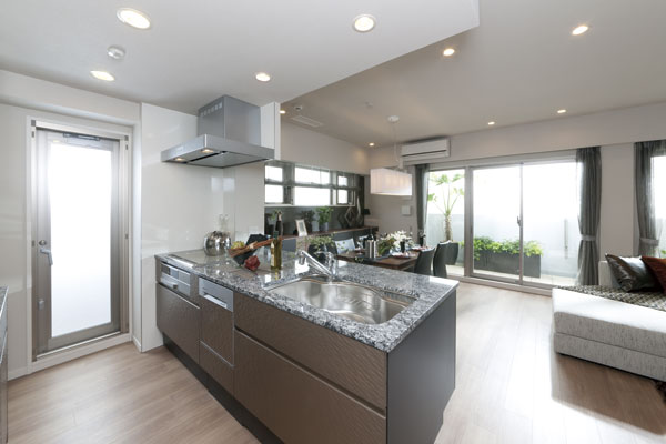 Kitchen.  [kitchen] Including the IH cooking heater that are both comfortable and peace of mind, Support the day-to-day of housework a number of advanced features such as a dishwasher or water filter integrated shower faucet is. Granite is employed to further kitchen counter, Also it will be Kodawarigami thorough in luxury as the interior (D type model room)