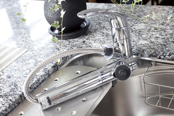 Kitchen.  [Water purifier integrated shower faucet] So even during cooking that can be used it is easy to clean water, A built-in water purifier. If you pulled out a tip, Transformed into a hand shower (same specifications)