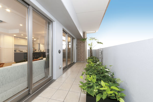 balcony ・ terrace ・ Private garden.  [balcony] Bright south-facing balcony is depth of about 1.8m of the room is secured, It further enhances the sense of openness in the room (D type model room) ※ Synthesizing the sky, In fact a slightly different