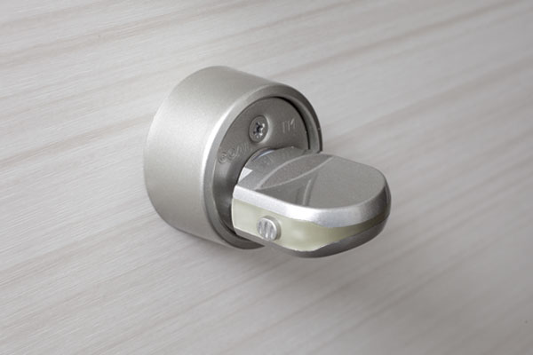 Security.  [Crime prevention thumb turn] To prevent the incorrect tablet from external tools like turning the thumb (thumb), Thumb once is with prevention function (same specifications)