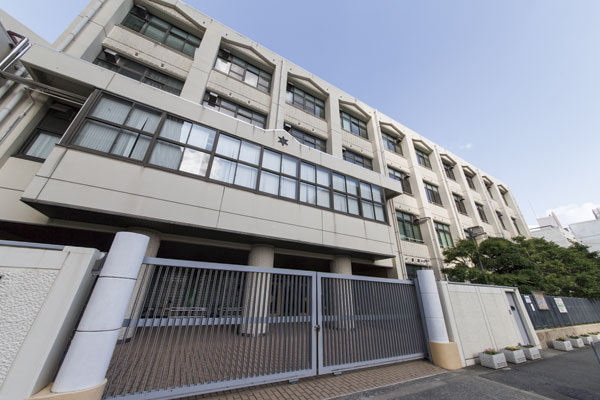 Surrounding environment. Municipal Nakatsu Elementary School (13 mins ・ About 970m)