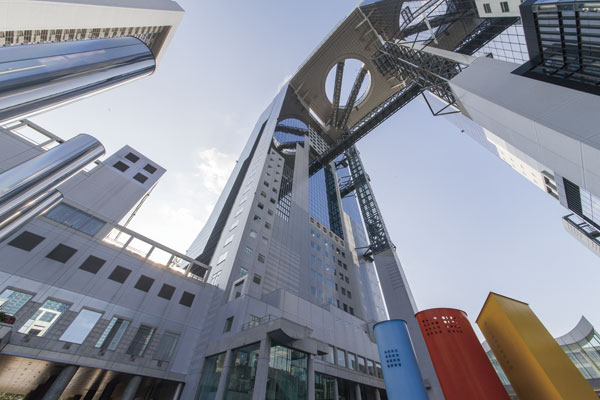 Surrounding environment. Trees grow trees about 50 species 2100 Movies are in has been developed on the theme of coexistence with nature site, Waterfall flows "medium nature of the Forest" Ya, Maintenance and reproduction of space the woodlands. Ya discharge of firefly, which is also the early summer tradition, Germany ・ Seasonal events, such as the Christmas market is also a must-see (Shin Umeda City / A 5-minute walk ・ About 370m)