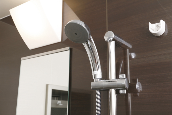 Bathing-wash room.  [Slide bar shower faucet] Shower Faucets metal tone design is beautiful. A slide with a bar that can be adjusted freely height (same specifications)