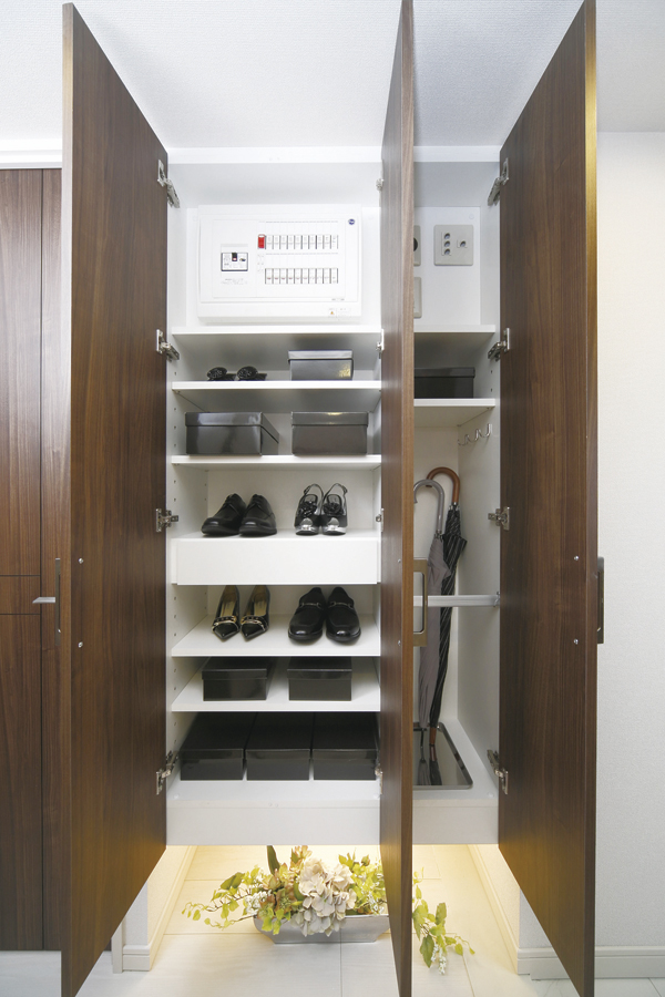 Receipt.  [Thor type shoe box] Thor type shoe box to produce a clean and tidy was entrance. Boots and umbrella is also capable of storing a functional type ※ Except for the A type ( ※ )