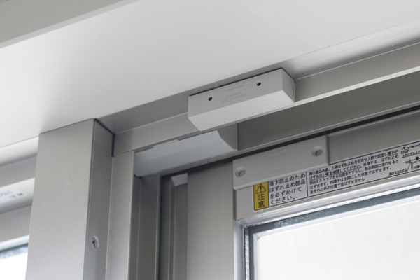 Security.  [Security magnet sensor] Set up a crime prevention magnet sensor and the entrance door each dwelling unit in the window (except for some). When the sensor detects an abnormal, With issues a warning from the intercom, Automatically reported to the control room and the security company (same specifications)