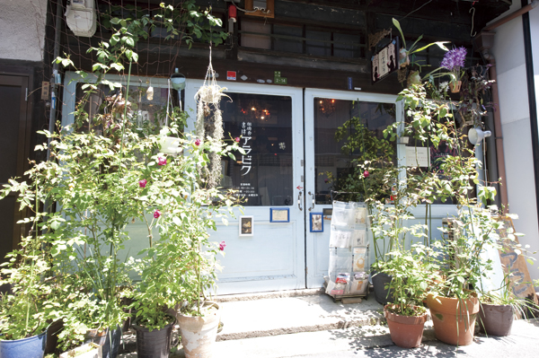 Surrounding environment. Coffee house ・ Shoshi / Luft Arabiku (2-minute walk ・ About 140m)