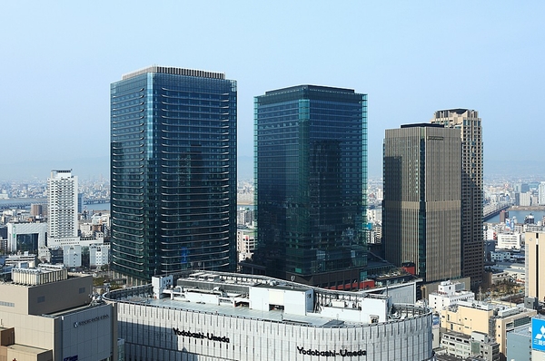 Surrounding environment. Grand Front Osaka (a 12-minute walk ・ About 940m)