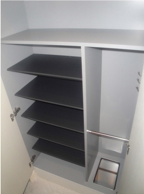 Entrance. Equipped to umbrella stand! ! 