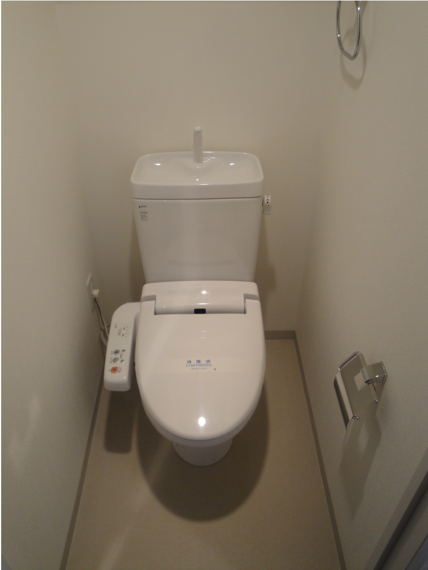 Toilet. Washlet equipped! !