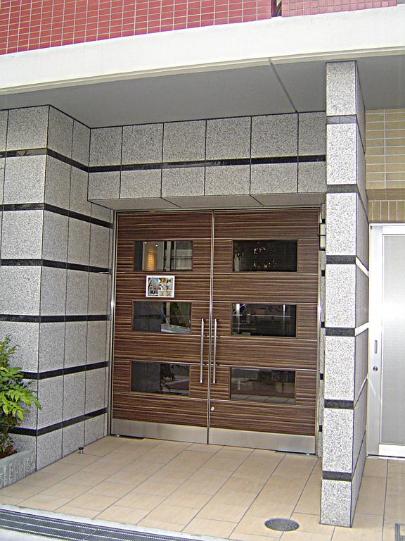 Entrance. It has also been neatly cleaning management before entrance!