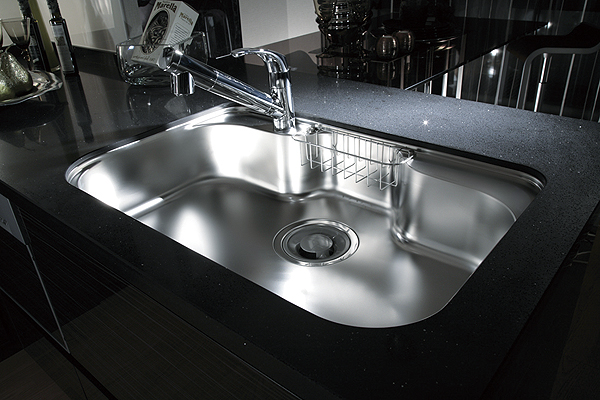 Kitchen.  [Wide sink] In quiet design to reduce such as water splashing sound, Large tableware and pot also loose washable wide silent sink of large size. Convenient dedicated draining plate is also equipped (same specifications)