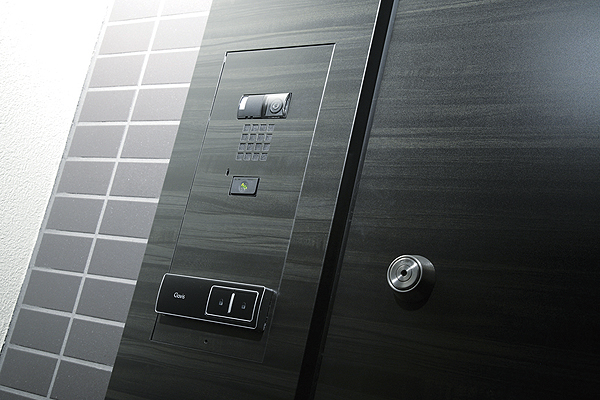 Security.  [Intercom with the entrance before the camera] Shared entrance, of course, Since the camera is installed in front of the entrance, It is safe and can check the visitor twice in the video and audio (same specifications)