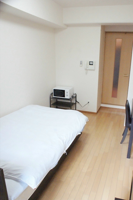 Living and room. Clean flooring